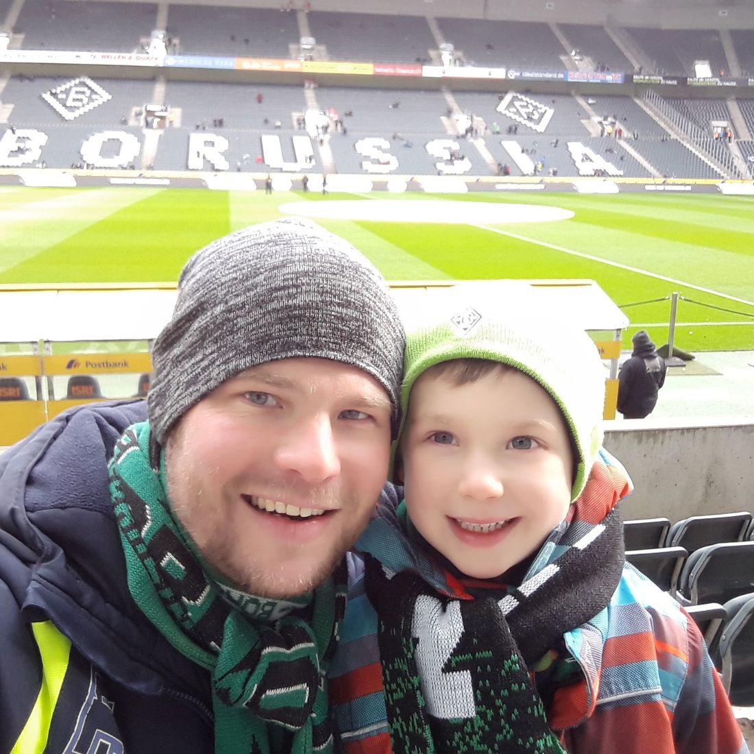 Manche Interessen verbinden über Generationen hinweg. Ein Fußballspiel mit meinem Sohn ist für mich daher mehr als 90 Minuten – es sind gemeinsame Erlebnisse, die bleiben. Auch als Bürgermeister möchte ich das Miteinander in unserer Gemeinde stärken.